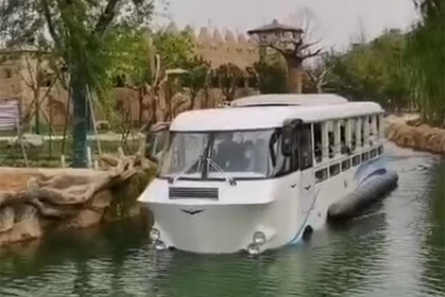 Sightseeing version of the amphibious vehicle